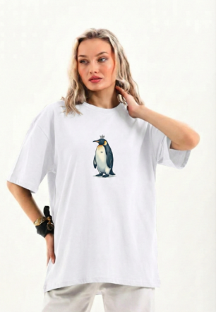 Kadın Oversize Tişört - Sırt Baskılı "Survivor Penguin" Temalı Felsefi Yazılı - Beyaz