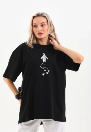 Kadın Nihilist Penguen Temalı Oversize Bisiklet Yaka Tişört - Siyah