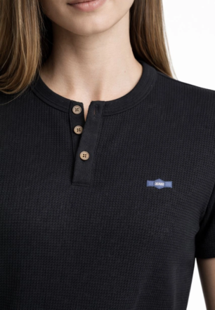 Kadın Waffle Dokulu Likralı Henley Yaka Düğmeli Regular Kısa Kollu T-Shirt - Siyah